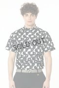 CPG GOLF シーピージーゴルフ 70’S調タイポグラフィプリントモックネックSS（ショートスリーブ）｜MEN{-BDS}