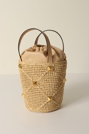 画像2: 【 30%OFF セール324,500円→227,150円】 Valentino ヴァレンティノ ローマンスタッズ ラフィア バケットバッグ{-BCS}