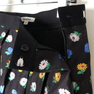画像6: 【 40%OFF セール198,000円→118,800円】 BLAMINK ブラミンク ラメフラワーハンドプリーツスカート{7924-230-0222-BLK-BJA}