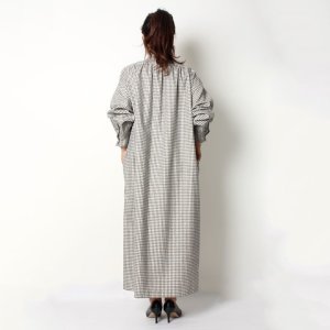画像9: 【 40%OFF セール154,000円→92,400円】 BLAMINK ブラミンク ウールチェック バックギャザー レギュラーカラーワンピース{7926-230-0171-OFF WHITE-AIA}