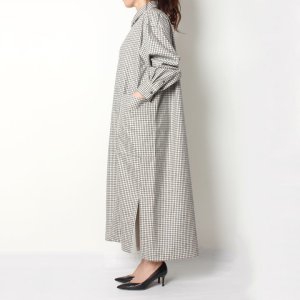 画像10: 【 40%OFF セール154,000円→92,400円】 BLAMINK ブラミンク ウールチェック バックギャザー レギュラーカラーワンピース{7926-230-0171-OFF WHITE-AIA}