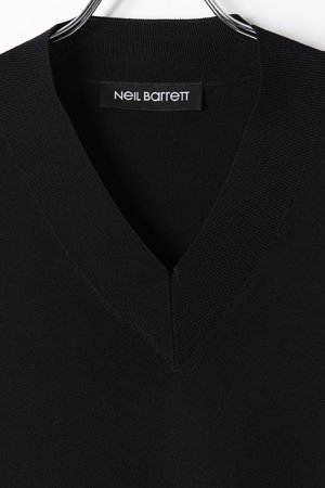 画像4: 【周年記念 24%OFF ｜71,500円→54,340円】 Neil Barrett ニールバレット DEEP V-NECK 16GG SWEATER{BMA1081-N618-01-BJS}