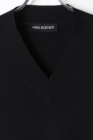 画像4: 【 30%OFF セール｜71,500円→50,050円】 Neil Barrett ニールバレット DEEP V-NECK 16GG SWEATER{BMA1081-N618-01-BJS}