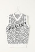 1PIU1UGUALE3 GOLF×S.KATAYAMA （片山晋呉プロ モデル）V-NECK BIG LOGO KNIT VEST{GRK020-POE207-10-BAA}