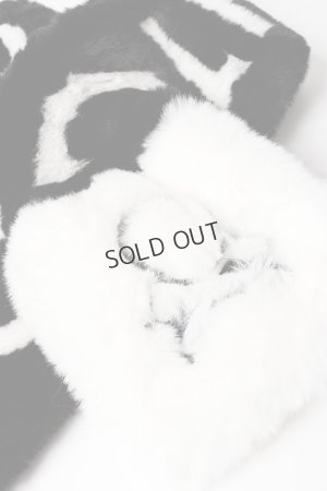 画像2:  【木村拓哉さん着用】 MARK & LONA マークアンドロナ G.O.D Faux Fur Wrap Muffler | MEN and WOMEN{-BEA}