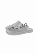 {SOLD}1piu1uguale3 ウノピゥウノウグァーレトレ THUMB SANDAL{-BES}