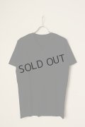 {SOLD}1piu1uguale3 ウノピゥウノウグァーレトレ S/S V-NECK{-BCA}