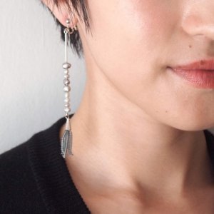 画像4: ADER.bijoux アデルビジュー BLOCK PEARL long asymmetry pierce{-AIA}