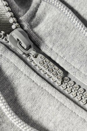 画像11: 【 40%OFF セール19,910円→11,946円】 1piu1uguale3 RELAX ウノピゥウノウグァーレトレ リラックス ラインストーンジップロゴパーカー{-BDA}