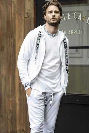 画像10: 【 40%OFF セール19,910円→11,946円】 1piu1uguale3 RELAX ウノピゥウノウグァーレトレ リラックス ワイドスピンドルロゴスウェットパーカー{-BDA}