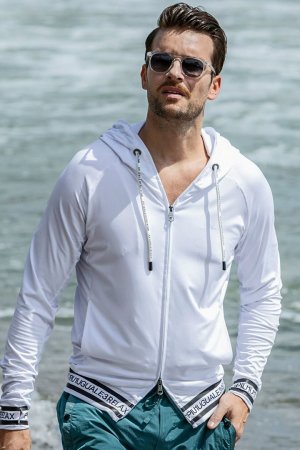 画像5: 【 30%OFF セール18,920円→13,244円】 1piu1uguale3 RELAX ウノピゥウノウグァーレトレ リラックス ヘムロゴラッシュガードフーディー{-BES}