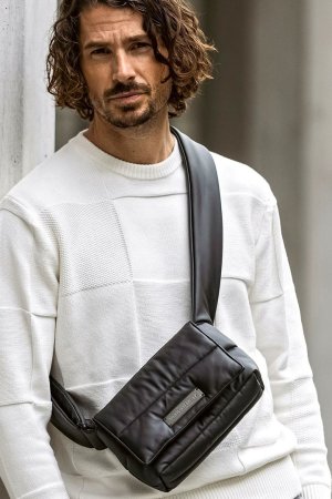 画像2: 1piu1uguale3 RELAX ウノピゥウノウグァーレトレ リラックス シルバーロゴプレートパデッドミニショルダーバッグ{-BEA}