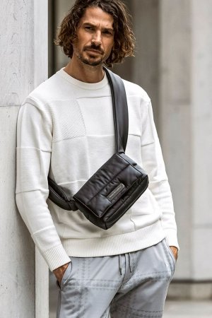 画像4: 1piu1uguale3 RELAX ウノピゥウノウグァーレトレ リラックス シルバーロゴプレートパデッドミニショルダーバッグ{-BEA}