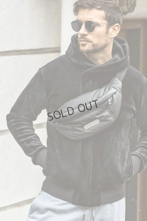 画像2: 1piu1uguale3 RELAX ウノピゥウノウグァーレトレ リラックス シルバーロゴプレートパデッドボディバッグ{-BEA}