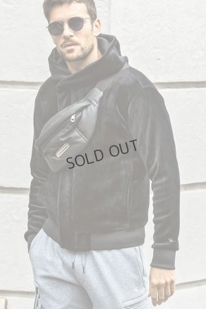 画像4: 1piu1uguale3 RELAX ウノピゥウノウグァーレトレ リラックス シルバーロゴプレートパデッドボディバッグ{-BEA}