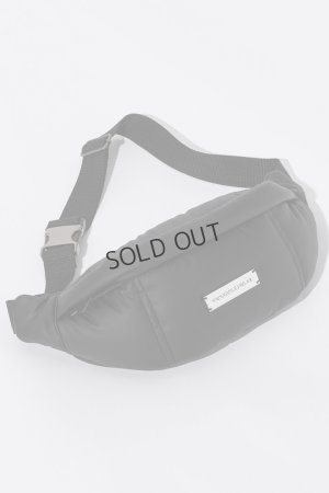 画像7: 1piu1uguale3 RELAX ウノピゥウノウグァーレトレ リラックス シルバーロゴプレートパデッドボディバッグ{-BEA}