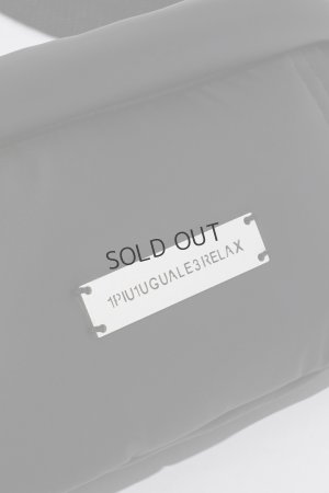 画像9: 1piu1uguale3 RELAX ウノピゥウノウグァーレトレ リラックス シルバーロゴプレートパデッドボディバッグ{-BEA}