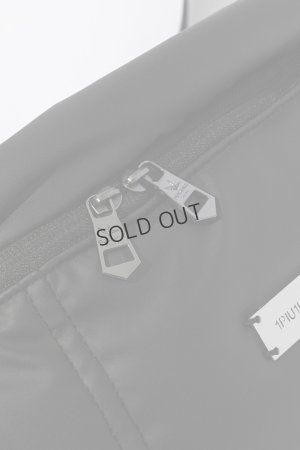 画像10: 1piu1uguale3 RELAX ウノピゥウノウグァーレトレ リラックス シルバーロゴプレートパデッドボディバッグ{-BEA}