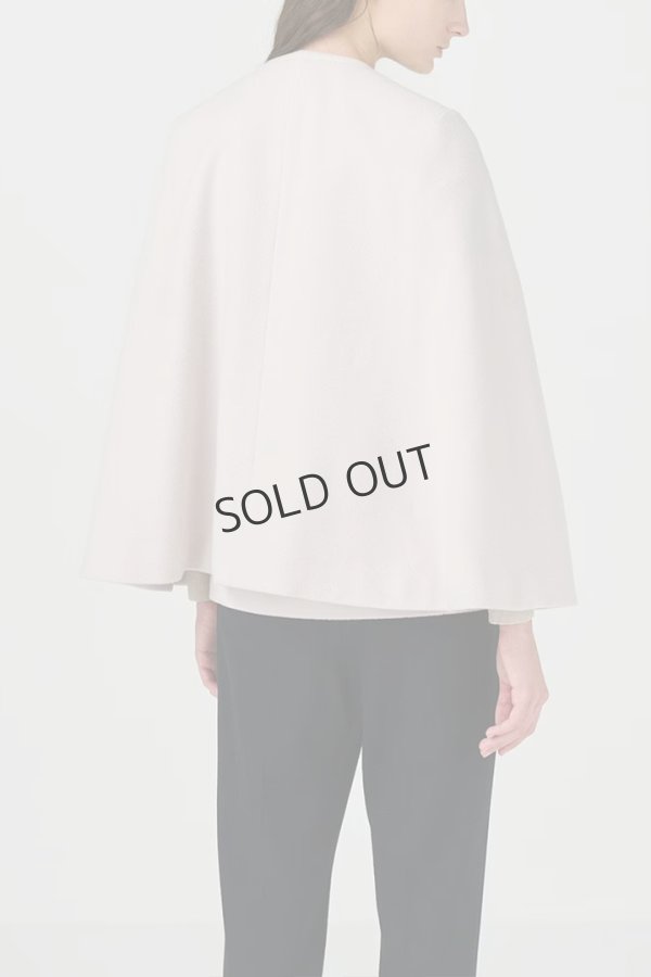 画像2: グレースコンチネンタル|GRACE CONTINENTAL  ウールケープジャケット{-BDA} (2)