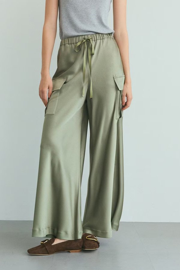 画像1: 【 30%OFF セール39,600円→27,720円】 グレースコンチネンタル｜GRACE CONTINENTAL グレースクラス GRACE CLASS ダブルサテンイージーパンツ{-BEA} (1)