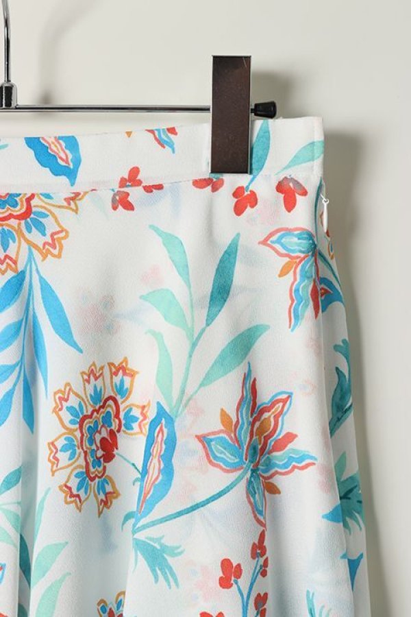 画像2: 【 40%OFF セール35,200円→21,120円】 グレースコンチネンタル|GRACE CONTINENTAL サラサペイントイレヘムスカート{0121221074-01WHT-BAS} (2)