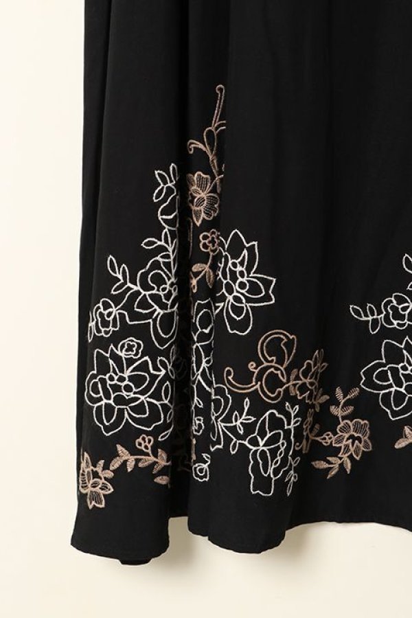画像4: 【 40%OFF セール42,900円→25,740円】 グレースコンチネンタル|GRACE CONTINENTAL フラワー刺繍ドロストワンピース{0121431101-27BLK-BAA} (4)