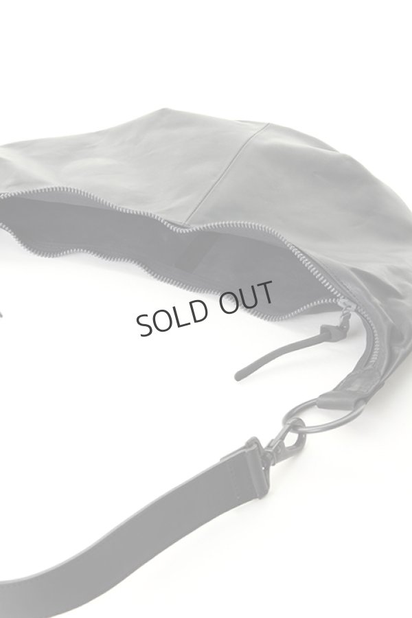 画像4: {SOLD}ISAMU KATAYAMA BACKLASH イサムカタヤマバックラッシュ REGULATE GUIDI CALF SHOULDER BANANA BAG{-AIA} (4)