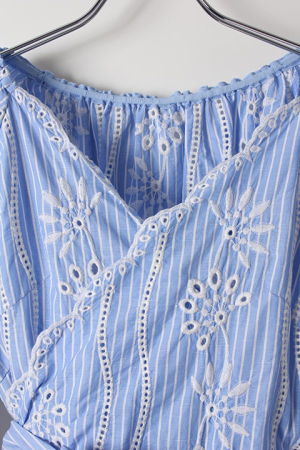 画像2: 【 40%OFF セール36,300円→21,780円】 グレースコンチネンタル|GRACE CONTINENTAL カットワークカシュクールブラウス{-AHS} (2)