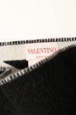 画像6: Valentino ヴァレンティノ VLTN ウール x カシミア マフラー{YER033PTX-BBA} (6)