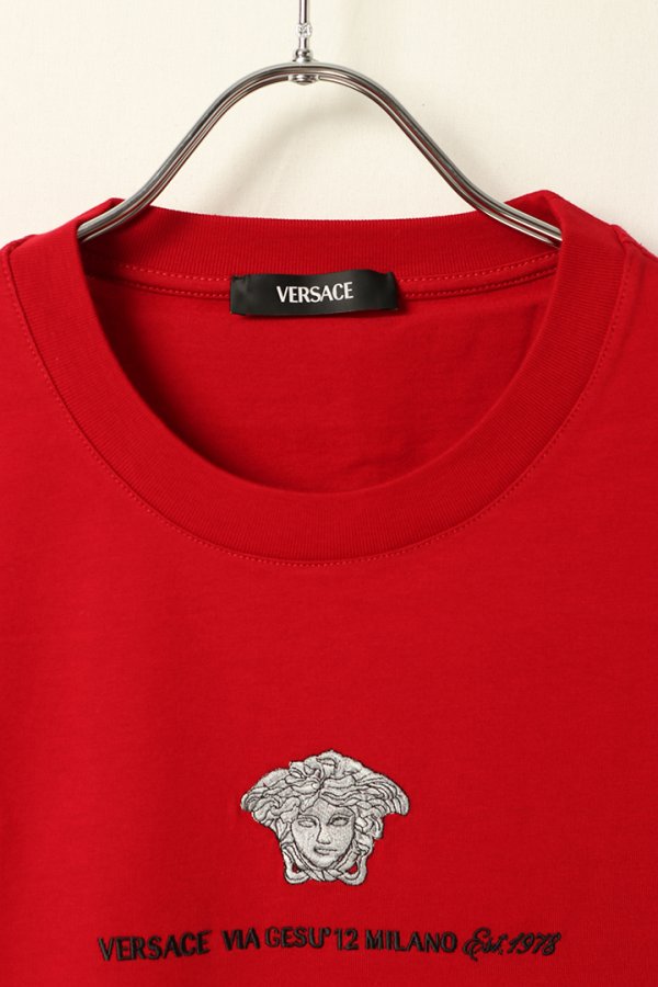 画像2: 【 20%OFF セール71,500円→57,200円】 VERSACE ヴェルサーチ 刺繍入り メドゥーサ ミラノ Tシャツ{1013302-1A11054_1RB30-BDA} (2)