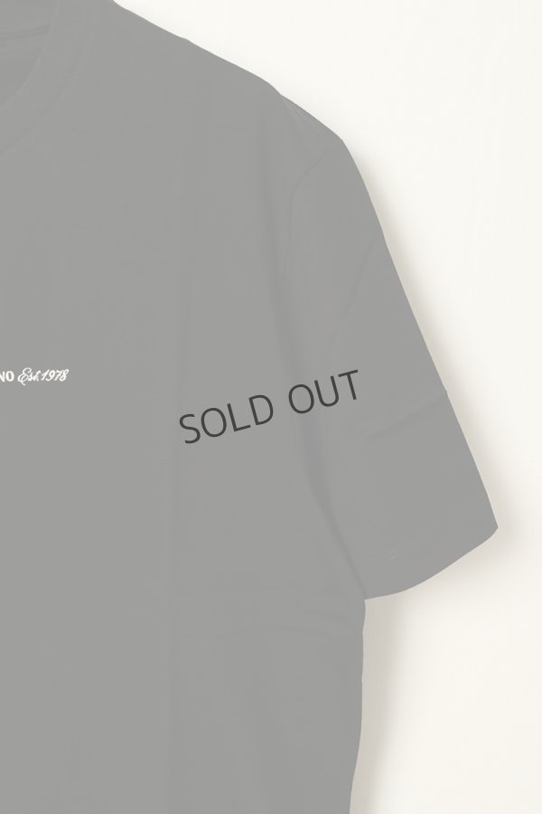 画像4: VERSACE ヴェルサーチ 刺繍入り メドゥーサ ミラノ Tシャツ{1013302-1A11054_1B000-BDA} (4)