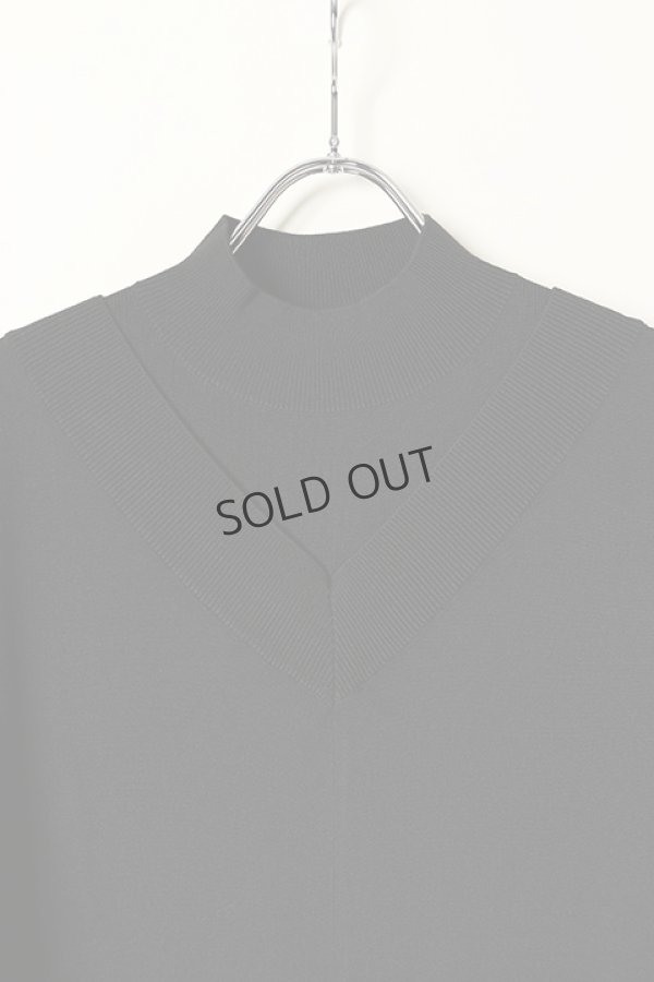 画像2: {SOLD}グレースコンチネンタル|GRACE CONTINENTAL ダイアグラム DIAGRAM ポンチョ付ニットワンピース{0321333187-27BLK-BAA} (2)