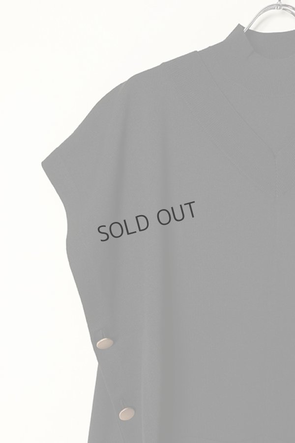 画像3: {SOLD}グレースコンチネンタル|GRACE CONTINENTAL ダイアグラム DIAGRAM ポンチョ付ニットワンピース{0321333187-27BLK-BAA} (3)