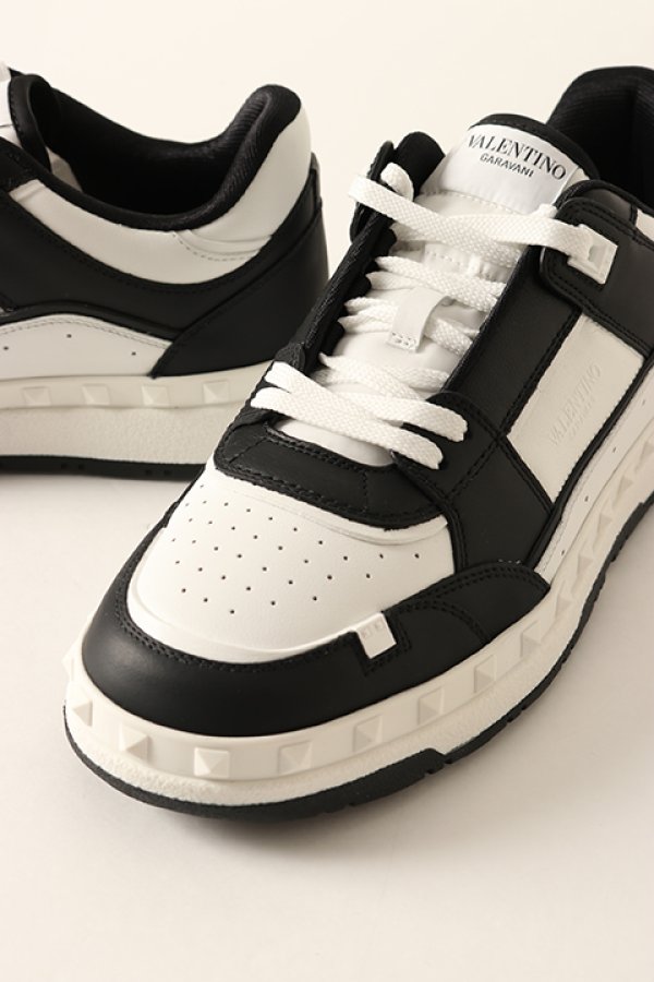 画像4: 【 30%OFF セール132,000円→92,400円】 Valentino ヴァレンティノ フリードット カーフスキン ロートップスニーカー{-BDS} (4)