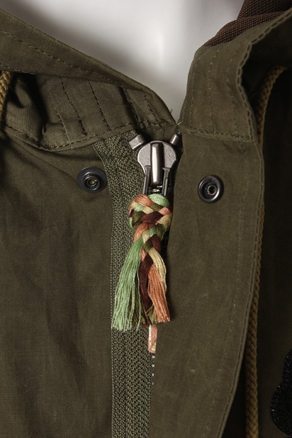 画像5: ▽ 50%OFF アウトレットセールセール53,900円→26,950円▽ STUD MUFFIN スタッドマフィン 30/-コットンウェザーパラフィン×先染めタスランパッチ&サガラ刺繍モッズコート{-AFS} (5)