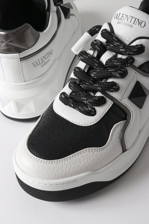 画像5: 【 30%OFF セール165,000円→115,500円】 Valentino ヴァレンティノ ワンスタッズ XL レザー ロートップスニーカー{-BES} (5)