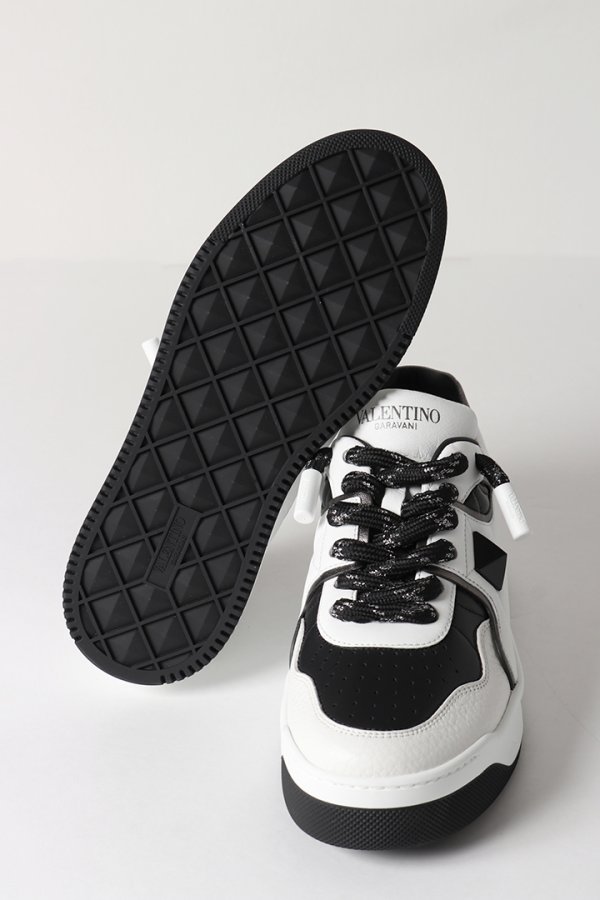 画像6: 【 30%OFF セール165,000円→115,500円】 Valentino ヴァレンティノ ワンスタッズ XL レザー ロートップスニーカー{-BES} (6)