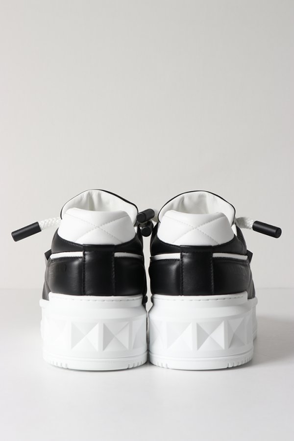 画像4: 【 30%OFF セール165,000円→115,500円】 Valentino ヴァレンティノ ワンスタッズ XL レザー ロートップスニーカー{-BES} (4)