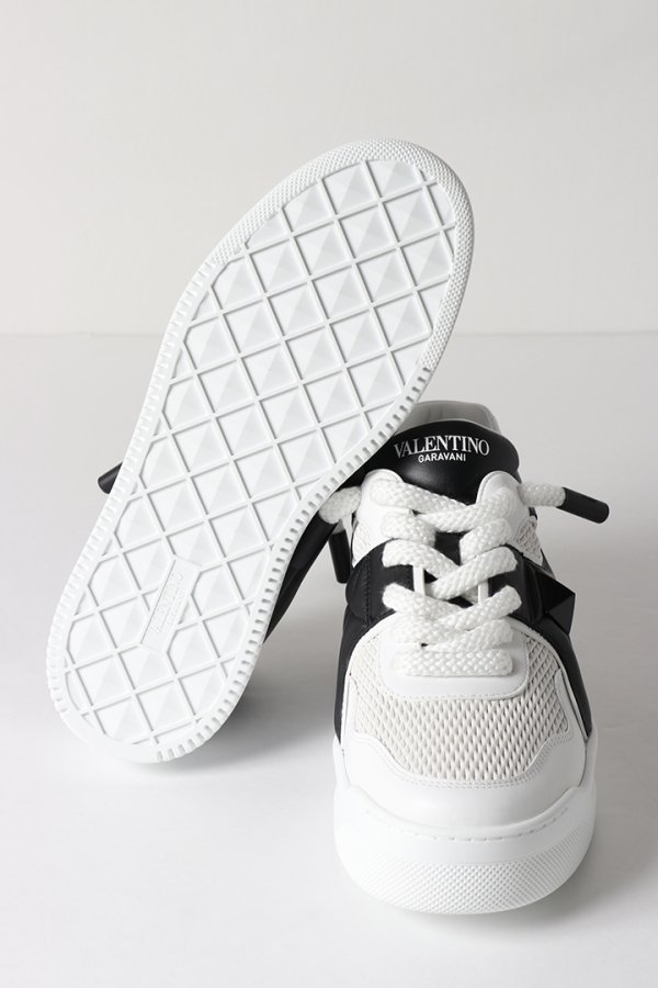 画像6: 【 30%OFF セール165,000円→115,500円】 Valentino ヴァレンティノ ワンスタッズ XL レザー ロートップスニーカー{-BES} (6)