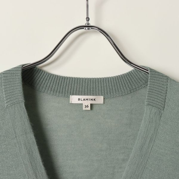 画像2: 【 40%OFF セール104,500円→62,700円】 BLAMINK ブラミンク カシミヤシルク18G　Vネックカーディガン{7915-106-0032-OLV-BAS} (2)