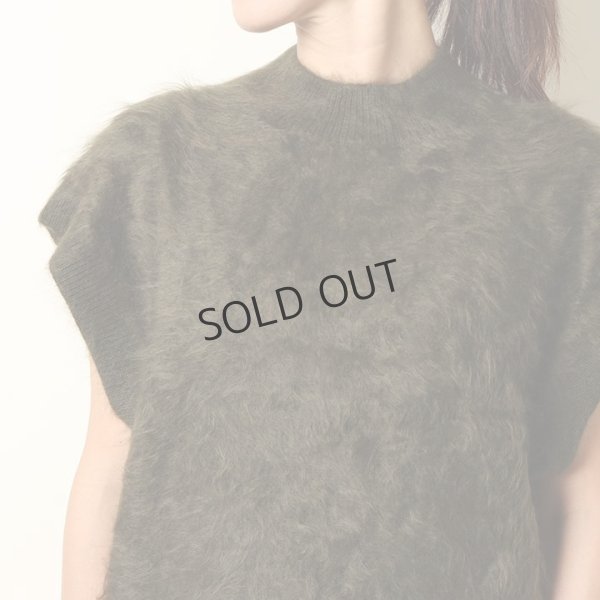 画像11: {SOLD}BLAMINK ブラミンク PRE 7Gカシミヤファーノースリーブニット{7918-299-0069-OLV-BBA} (11)