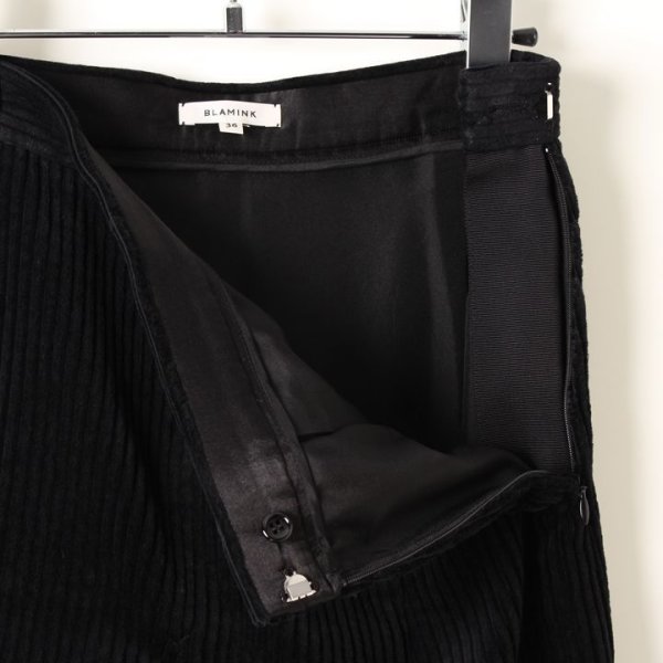画像5: 【 40%OFF セール82,500円→49,500円】 BLAMINK ブラミンク コットンコーディロイボックスプリーツスカート{7924-230-0180-BLK-AIA} (5)