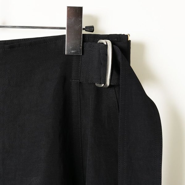 画像2: 【 40%OFF セール88,000円→52,800円】 BLAMINK ブラミンク レーヨンリネンサイドベルトフレアスカート{7924-299-0248-BLK-BAS} (2)