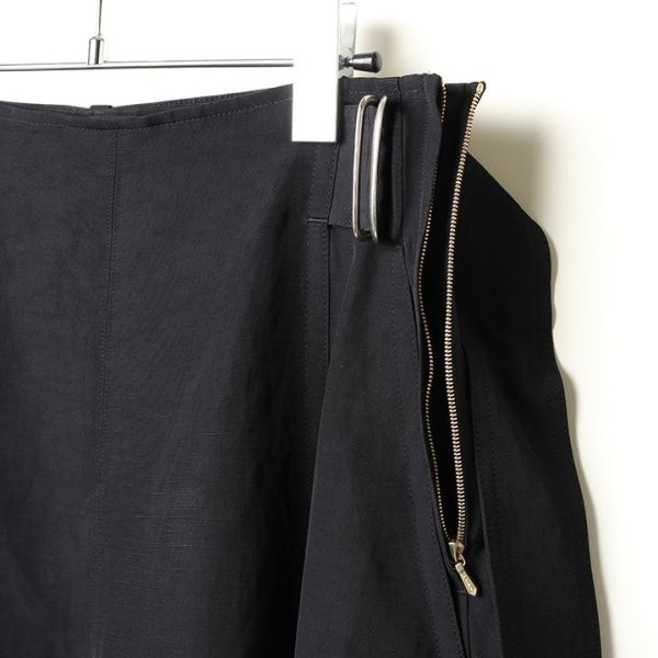 画像3: 【 40%OFF セール88,000円→52,800円】 BLAMINK ブラミンク レーヨンリネンサイドベルトフレアスカート{7924-299-0248-BLK-BAS} (3)