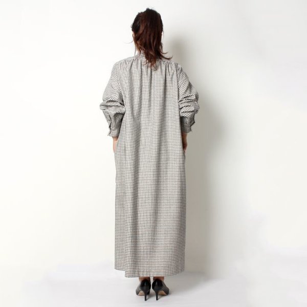 画像9: 【 40%OFF セール154,000円→92,400円】 BLAMINK ブラミンク ウールチェック バックギャザー レギュラーカラーワンピース{7926-230-0171-OFF WHITE-AIA} (9)