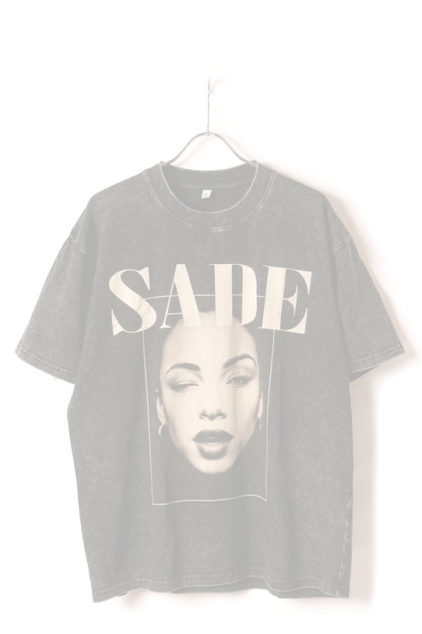 画像1:   Sade Print Round Neck T-shirt{-BFS} (1)