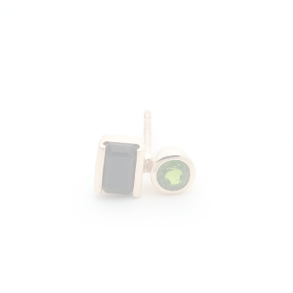 画像1:   Hirotaka ヒロタカ Bird Of Paradise Stud Pierce with Onyx & Chrome Diopside{-BJA} (1)
