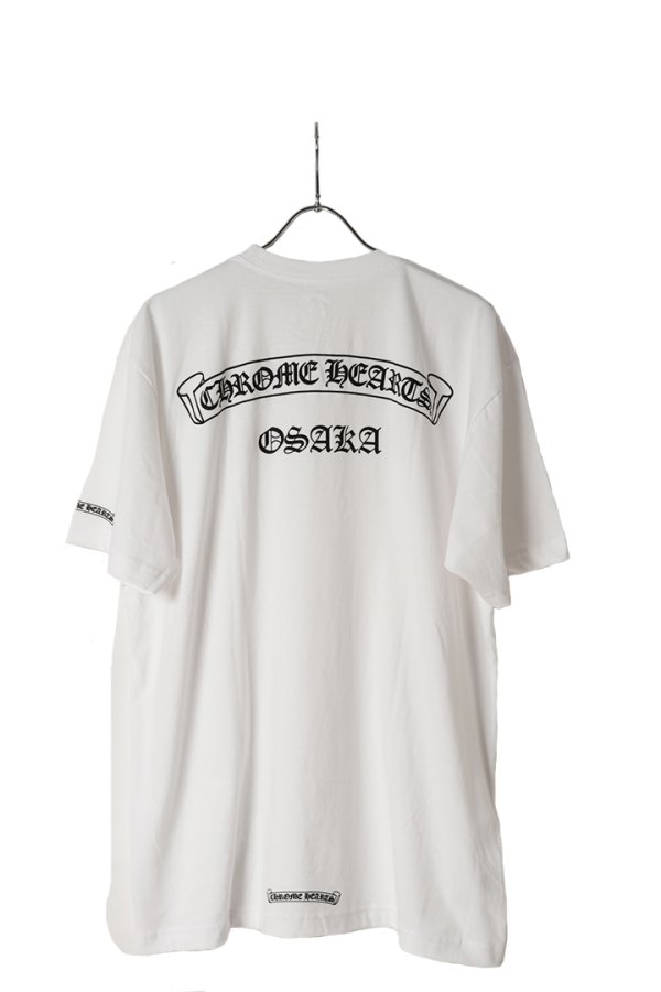画像1: ★新品 インボイス付 CHROME HEARTS クロムハーツ スクロール Osakaロゴ ショートスリーブTシャツ{408129111WHT1XL832-BES} (1)