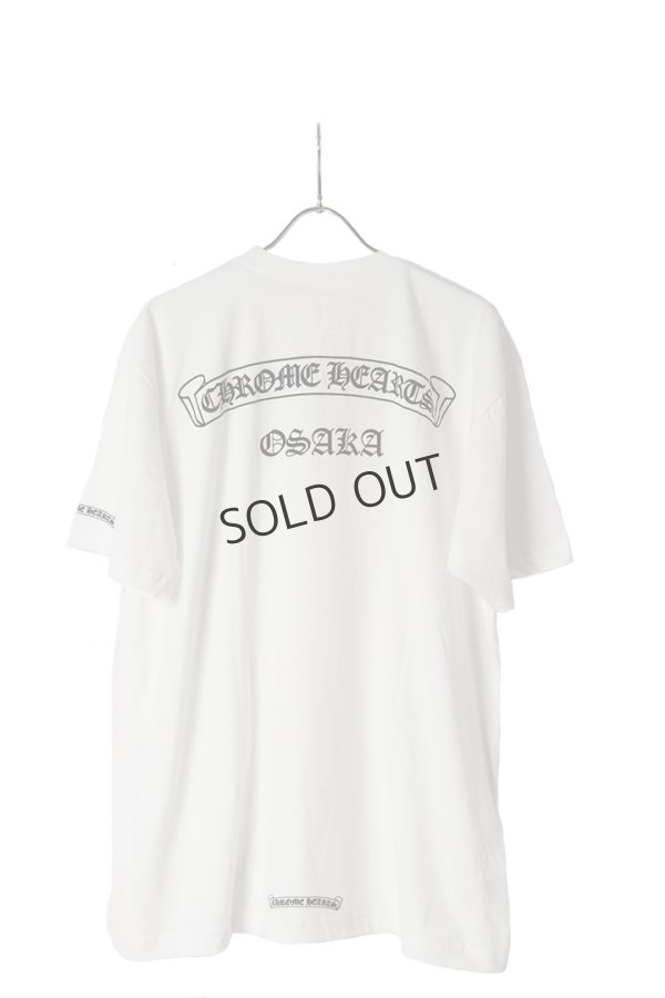画像1: {SOLD}★新品 インボイス付 CHROME HEARTS クロムハーツ スクロール Osakaロゴ ショートスリーブTシャツ{408129111WHT1XL832-BES} (1)