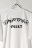 画像2: ★新品 インボイス付 CHROME HEARTS クロムハーツ スクロール Osakaロゴ ショートスリーブTシャツ{408129111WHT1XL832-BES} (2)